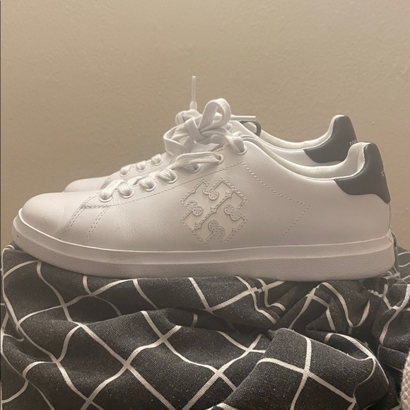 Tory Burch Women’s Howell Court Sneaker - Picture 4 of 11
